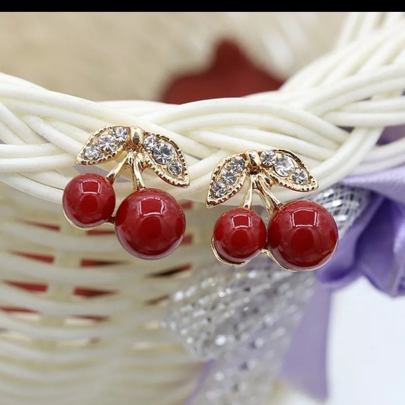 Jewelry - Cute cherry earnings.